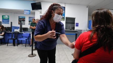 Los vecinos tienen que llevar el DNI y la libreta de vacunación.