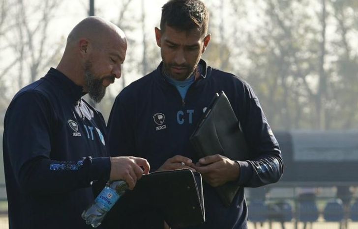 Orfila busca imponer su idea en el equipo.