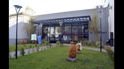 el teatro recibe a miles de personas cada año.