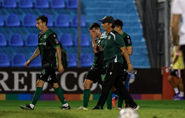 Pedro Troglio, en Banfield, vs. Real Pilar.
