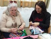 El trabajo solidario es totalmente ad honorem por parte de las vecinas. El trabajo solidario es totalmente ad honorem por parte de las vecinas.