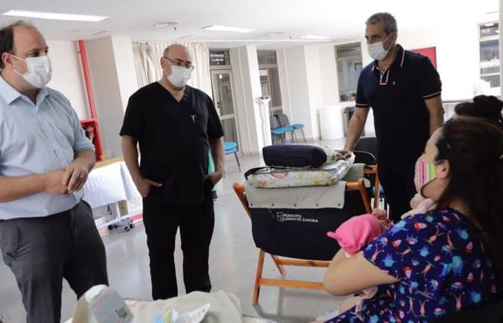 Emprendedores locales confeccionan los kits para las mamás.