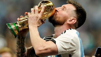 De Llavallol a las manos de Messi. De Llavallol a las manos de Messi.