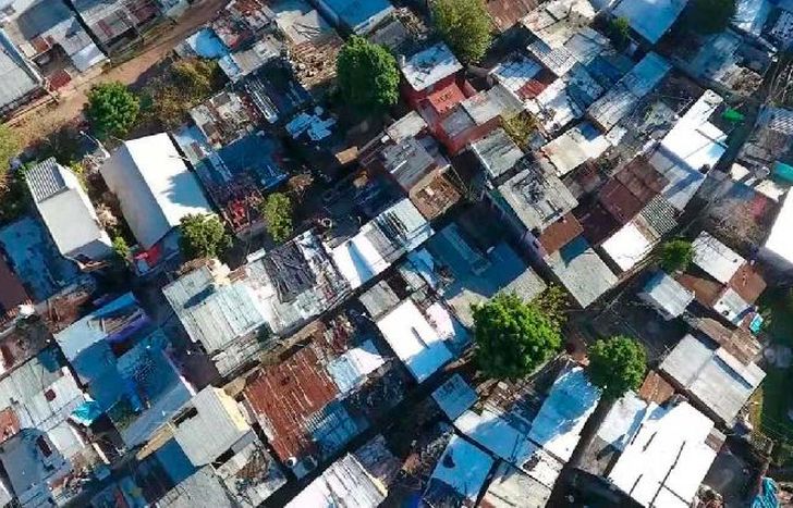 el barrio vulnerable que está bajo aislamiento sanitario estricto debido al brote de Coronavirus.