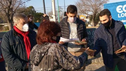 continuan con la entrega de semillas agroecologicas a vecinos de lomas