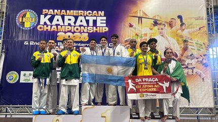 Argentina en el podio y en representación del Club Atlético Temperley.