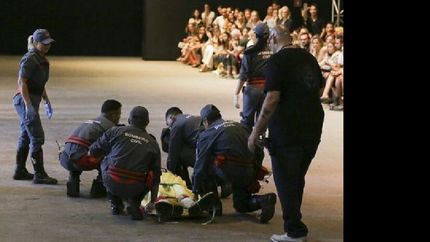 tragedia en el pasarela.