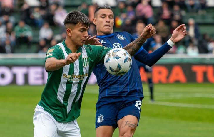 Roldán jugó 14 partidos en la primera de Banfield.