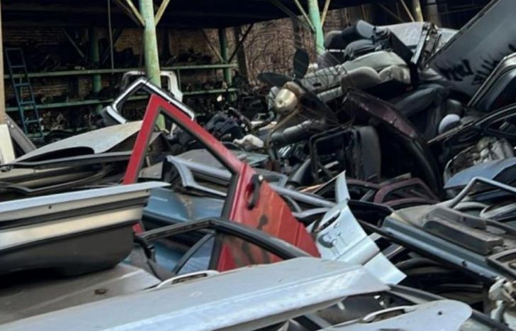 Gran cantidad de auto partes secuestradas en el operativo.