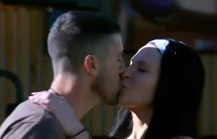 Nano y Chiara, a los besos.