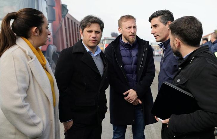Axel Kicillof y Fede Otermón recorrieron las obras en Camino de Cintura.