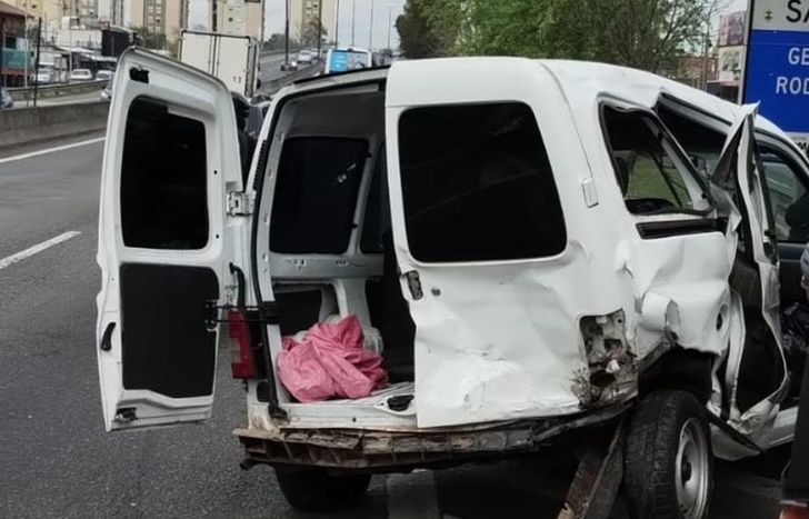 Así quedó la camioneta tras el choque.