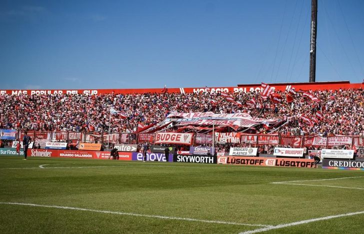 El Ministerio de Seguridad sancionó a barras de Los Andes.
