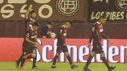 Lanús festeja de a montones y es el más goleador del torneo.