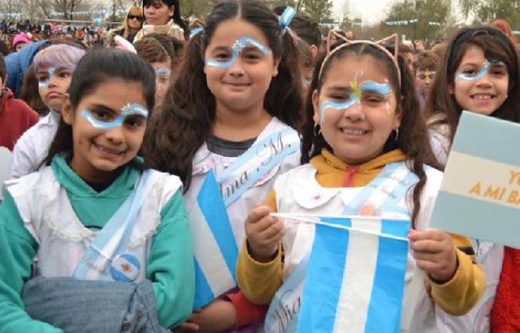 La jura al símbolo patrio, un acto de suma importancia para estudiantes y directivos.
