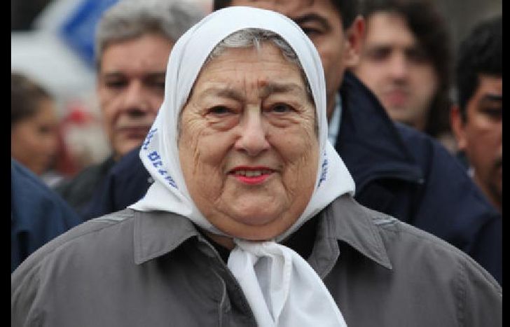 Hebe de Bonafini, presidenta de la asociacion y otras madres- Vuelta de los jueves a la plaza de las madres FOTO: SOLEDAD AZNAREZ 16/06/2011