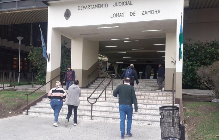 El imputado continuará tras las rejas por la grave denuncia.