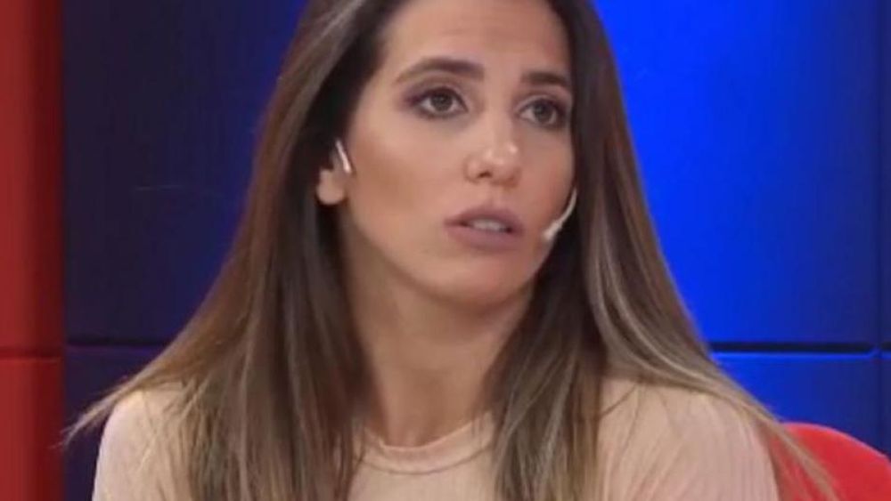 Allanaron a Cinthia Fernández por el escándalo del gas pimienta.