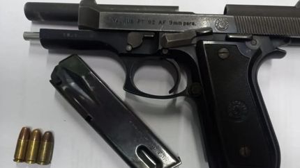 Arma incautada al delincuente tras el robo y la persecución.