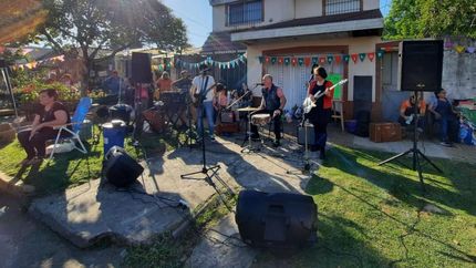 Show en vivo, sorteos y la infaltable ayuda solidaria.