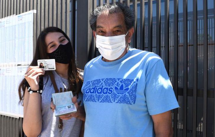 Felices de poder votar juntos.