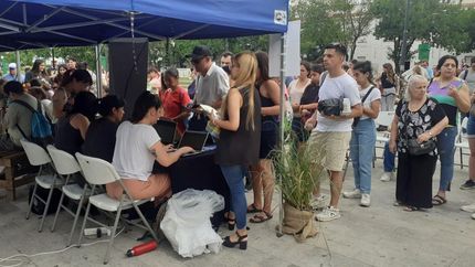Diario La Unión | La última entrega de semillas se llevó a cabo en la Plaza Grigera.