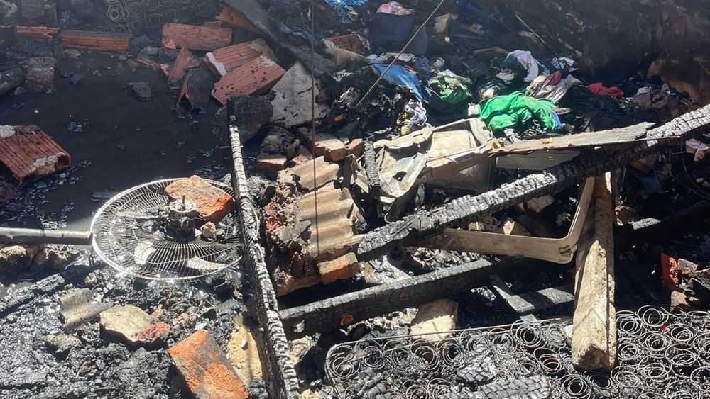 La casa quedó inhabitable. La casa quedó inhabitable.