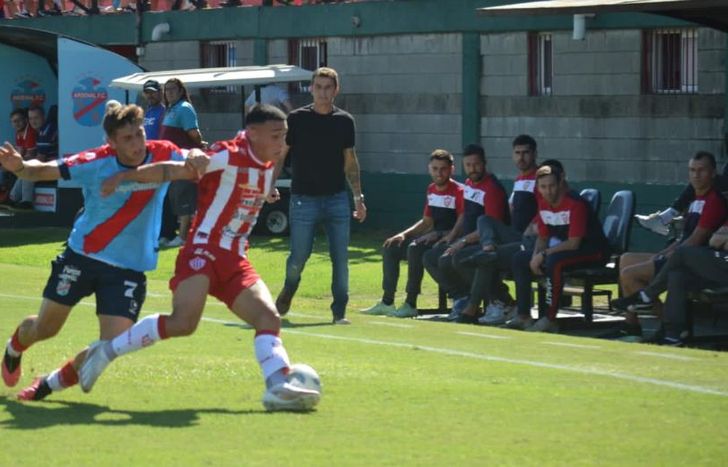 A Talleres se le escapó en el final.