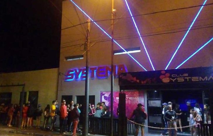 El boliche está ubicado en la Calle 5, entre 32 y 33.