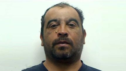 Tiene 44 años.