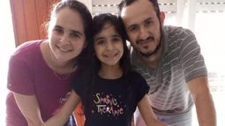 Avril fue diagnosticada con Pubertad Precoz Rápidamente Evolutiva y su mamá dio a conocer lo que sucedió.