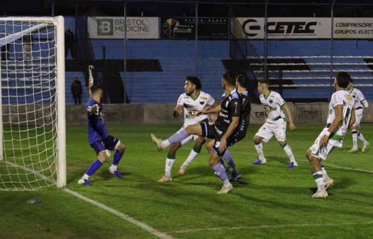 Vega no llegó a conectar en una clara del Cele.