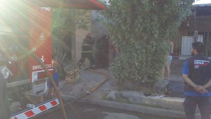 Los bomberos debieron acudir al lugar para controlar el incendio.