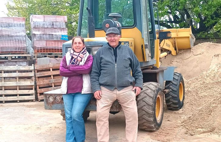 La familia Mettini de Lomas y el desafío de sostener un corralón durante 50 años.