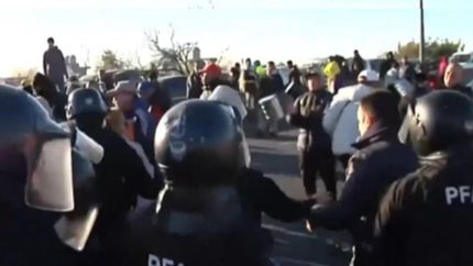 Corte total en Puente La Noria por reclamo de los feriantes de La Salada.