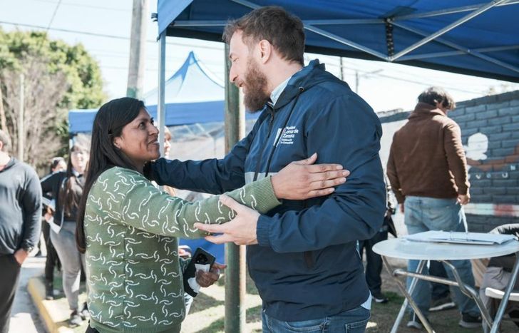 Nada más casta que aparecer para una foto unos días antes de las elecciones.