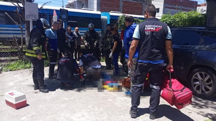 Bomberos, Emergencias Lomas y Defensa Civil trabajaron en el lugar. Bomberos, Emergencias Lomas y Defensa Civil trabajaron en el lugar.
