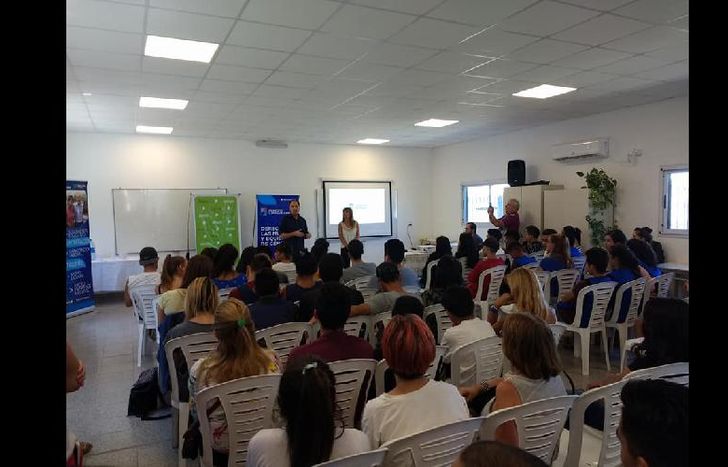 las clases se dictarán de lunes a viernes en doble turno para mujeres a partir de 14 años.