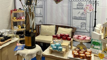 El trofeo ganador, infaltable en el stand de Mencantó.