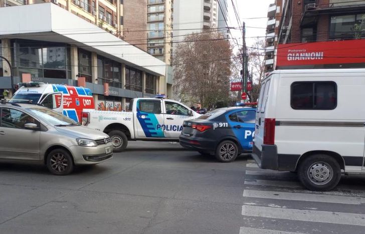 Caos de tránsito en Hipólito Yrigoyen y Loria.