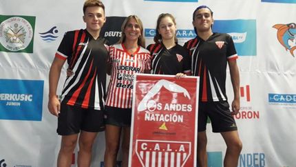 Juan, Luana y Ezequiel, junto a su entrenadora. Juan, Luana y Ezequiel, junto a su entrenadora.