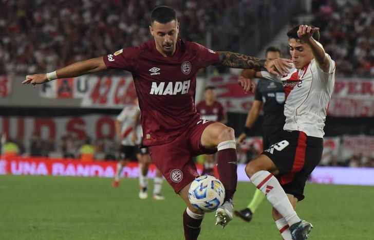 Carrera volvió a ser titular.