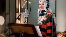 Lady Gaga versionó un villancico navideño en clave rockera