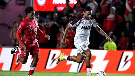 Lanús quiere hacerse fuerte en La Paternal. Lanús quiere hacerse fuerte en La Paternal.