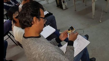 Lomas: enseñan cómo instalar y reparar un aire acondicionado
