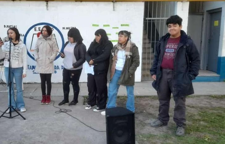 En el acto que se realizó hoy en la Escuela N°15 de Temperley.
