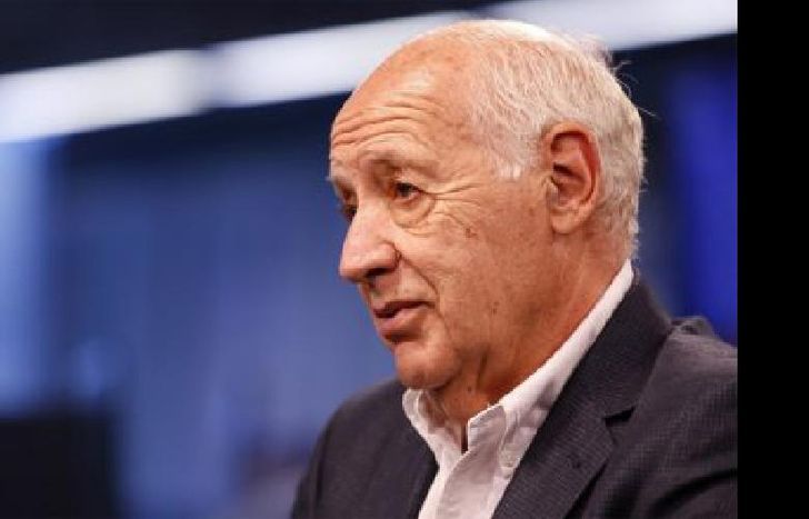 Hace 8 años la economía está absolutamente paralizada”, analizó.