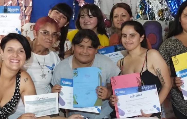 Desde C.I.O.N se mostraron felices de poder ayudar a los chicos con los útiles escolares.