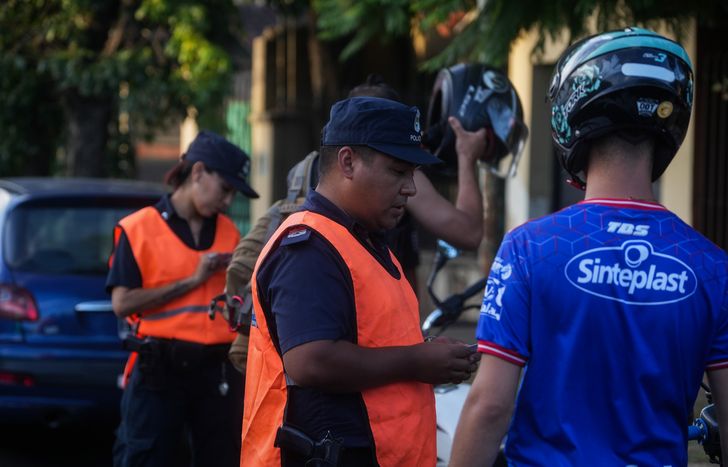 De día y de noche hacen operativos para fortalecer la seguridad en Lomas.