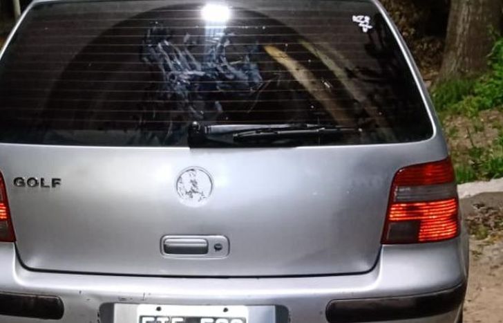 Iban en un gol gris.